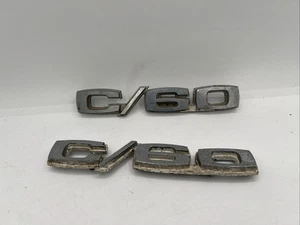 2 Chevrolet Chevy / C60 Truck Front Side Emblems / Badge - 3940818 VTG OEM 1970 - Foto 1 di 11