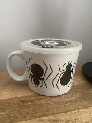 Taza de sopa grande Tkmaxx Halloween súper espeluznante monocromática insecto negro con tapa rara Foto 1 de 4