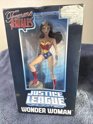 Estatua Mujer Maravilla Ilimitada Liga de la Justicia Mujer Fatales 9" en Caja Original Foto 1 de 4