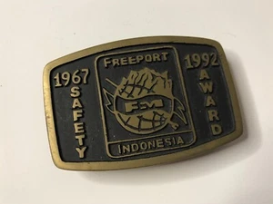 Vintage 1992 Freeport Mining Indonesia BELT BUCKLE Solid Brass Safety Award - Imagen 1 de 2