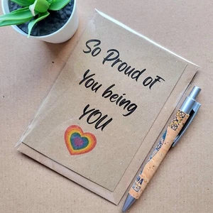 Tarjeta LGBTQ Congrats Saling Out - Orgulloso de que seas tú - Tarjeta Corazón Arco Iris - Imagen 1 de 3