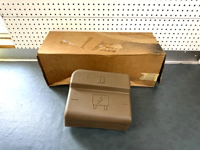 Оригинальная крышка распределительного блока GM NOS 15147136 кашемир/коричневый 2004-2007 Buick Rainier - Изображение 1 из 4