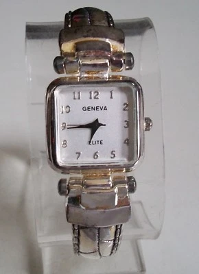 RELÓGIO DE PULSO FEMININO CASUAL MODA PULSEIRA ACABAMENTO PRATA MOSTRADOR NUMÉRICO  - Imagem 1 de 4