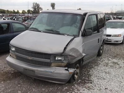 Cuarto de cristal trasero izquierdo usado se adapta a: Chevrolet Astro 1997 trasero con tinte de privacidad trasero Foto 1 de 4