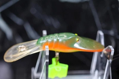 B.H Bass Magnet Green AND ORANGE Crawfish Design DIVER FISHING LURE - Image 1 of 4