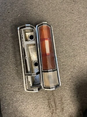 2853222 Lámpara trasera lado derecho e izquierdo 1968 68 Chrysler Newport Foto 1 de 4