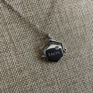 Rotating juicy couture silver tone Truth or Dare pendant necklace - Picture 1 of 4