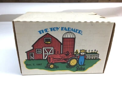 1/16 SCALE MASSEY-HARRIS MODEL 33 TRACTOR TOY FARMER 1987 - Image 1 of 2