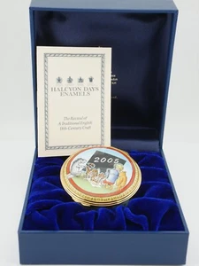Halcyon Days Winnie The Pooh 2005 Year Box Emaille Box Mint In Box - Bild 1 von 7
