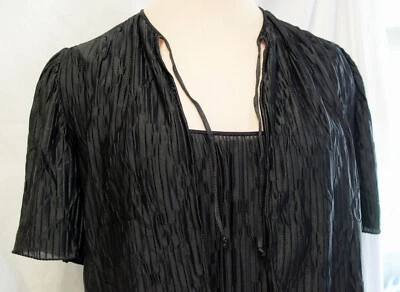 De colección Kayser EE. UU. NUEVO SIN ETIQUETAS Nylon Negro 2 piezas. Conjunto de vestido largo y chaqueta de cama Fortuny pliegues-S Foto 1 de 4