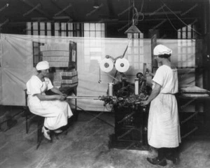 Fábrica de envolturas de chicles de mujeres trabajadoras reimpresión de 8x10 de foto antigua - Imagen 1 de 1