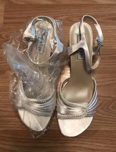 Touch Ups By Benjamin Walk Lana Wedding Bridesmaid White Slide Shoes 8.5M - Picture 1 of 6