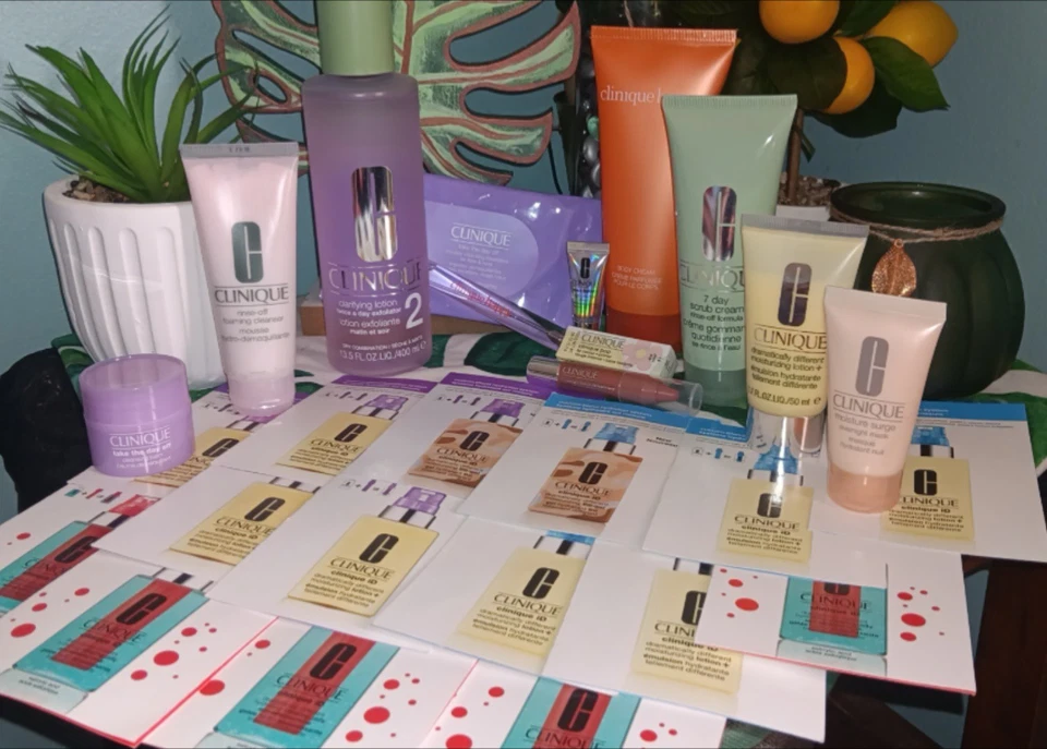 NEW 17 Pc FULL,TRAVEL & SAMPLE SIZE Clinique Skincare, Makeup, & Fragrance Lot - Image 1 of 4