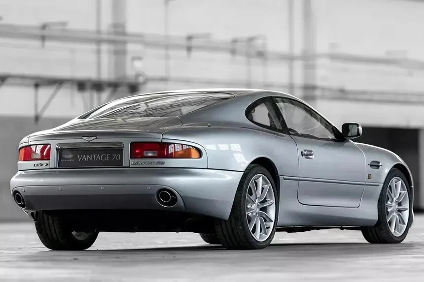 Оригинальный комплект задних тормозных колодок Aston Martin DB7 от оригинального производителя No 28-85675 - Изображение 1 из 1