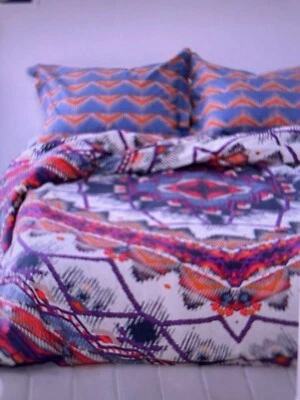 URBAN OUTFITTERS MOUNTAIN MEDALLION ROXO ROSA AZUL (1) EDREDOM DUPLO 64X84 - Imagem 1 de 4