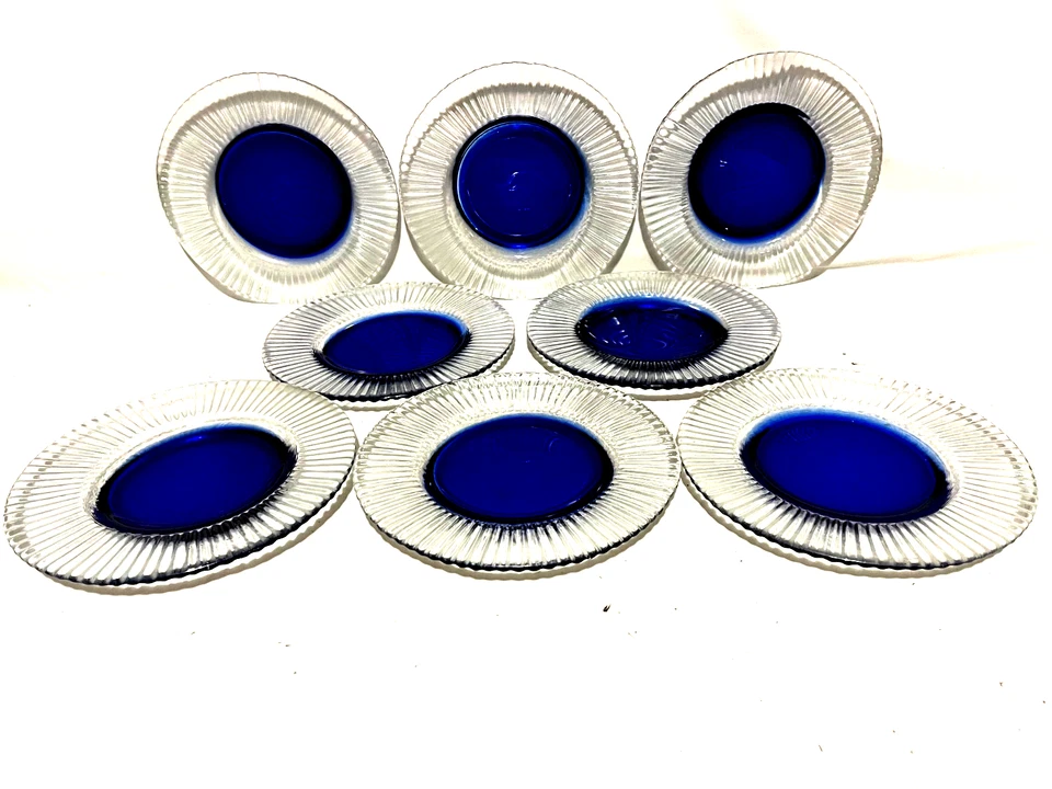 Pratos de salada de vidro com nervuras transparentes azul cobalto 8 1/4" (conjunto de 8) - Imagem 1 de 1