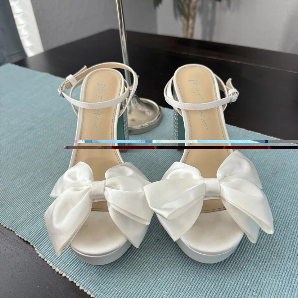 Betsey Johnson Block 水钻白色高跟鞋 9 码 — 第 1/4 张图片