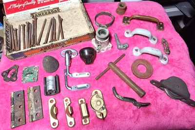 VINTAGE Lot of 24 PULLS Handles PULLEYS Hinges GRINDER Latches HARDWARE Knobs+++ - Image 1 of 4