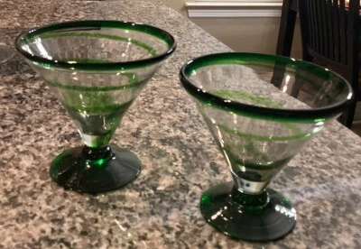 Juego de 2 copas de cóctel remolino verde vidrio transparente soplado a mano ¡Saludos! Foto 1 de 4