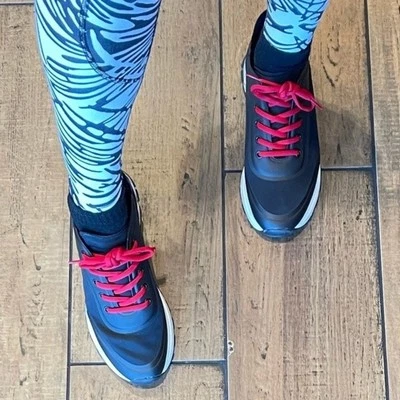 Женские черные красные кроссовки DKNY на шнуровке размер 8,5 - Изображение 1 из 4