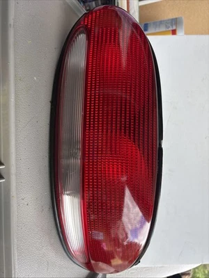 Luz trasera de freno para Chrysler Sebring 1996-2000 convertible OEM lado del pasajero Foto 1 de 4