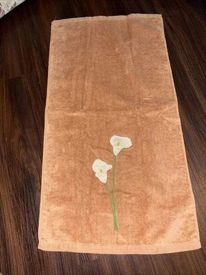 Toalla de mano Marten Brown Day Lilly Foto 1 de 4