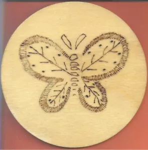 Hermosa mariposa de madera quemada, imán - Imagen 1 de 1