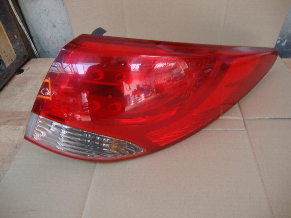 2010 HYUNDAI IX35 IX-35 DRIVERS OFF SIDE RIGHT REAR BACK LIGHT CLUSTER — 第 1/1 张图片