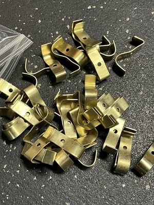 Lote de 43 ganchos de moldeo de riel de cuadro de latón ganchos de moldeo Foto 1 de 4