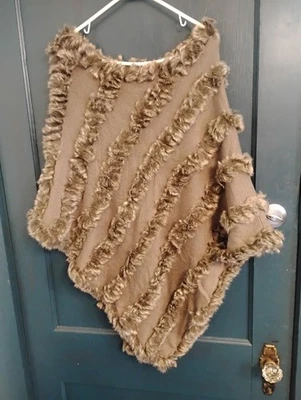 Poncho Chicos Mujer Talla L/XL Taupe Imitación Piel Borde Festival Boho Artesanal Capas Foto 1 de 2