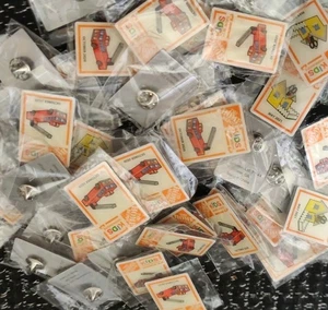 Lote de 46 prendedores Home Depot Kids Workshops - camión de bomberos sellado octubre 2020 y mayo 2021 - Imagen 1 de 4