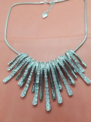 Collar babero con flecos de cascada de diamantes de imitación de cristal tono plateado 16" más 2"  Foto 1 de 4