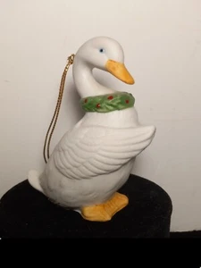 Vintage CHRISTMAS ORNAMENT Goose Berry Wreath Figurine Porcelain Hanging Homco - Picture 1 of 17