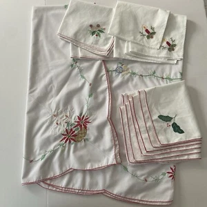 Vintage Embroidered Christmas Tablecloth And Napkins Candles Poinsettias Holly - Picture 1 of 19