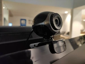 10pz Trust Exis Webcam con Microfono Integrato - Nera/Argento - € 3,00 pz! - Foto 1 di 4
