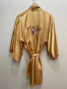 Bata bordada de seda vintage M flores doradas pájaro pavo real glamour vestido - Imagen 1 de 12