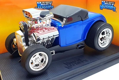 Muscle Machine 1/18 Scale Diecast 61198 - 1932 Ford Roadster - Blue - Image 1 of 4