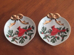 Lot 2x LEFTON Red Cardinal Holly Berry Trinket Candy Gold Ribbon Dish Tray Bowl - Picture 1 of 12