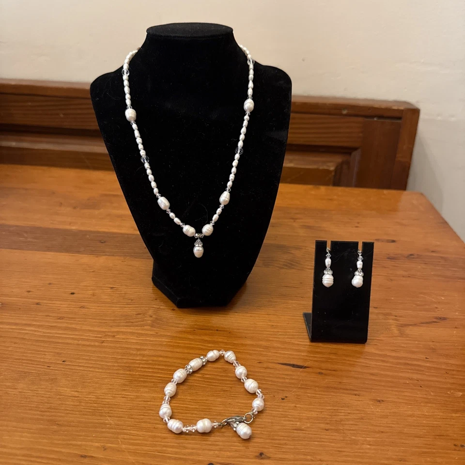 Juego de collar, pulsera y pendientes de perlas de agua dulce genuinas color blanco rosa Foto 1 de 4