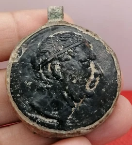Greek amcient ancient Roman king glass carved bronze pendant - Picture 1 of 2