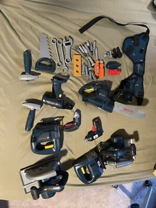 Bosch Klein Kinder Elektro Handwerkzeuge Rollenspiel riesiger Posten Kettensäge Bohrmaschine - Bild 1 von 9