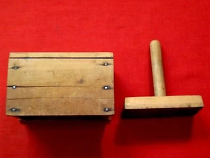 VINTAGE WOODEN HAND / BUTTER MOLD PRESS - Picture 1 of 9