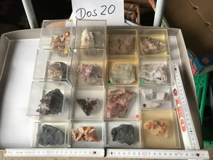 Kleine Sammlung mit Mineralien in Dosen, beschriftet, aus aller Welt (Dos20) - Bild 1 von 14