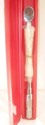 PROTO TORQUE WRENCH J6016B 1/2 INCH DRIVE 30-150 FT-LBS & 47-210 NM WITH CASE - Image 1 of 4