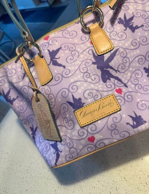 Bolso Maratón Dooney & Bourke Disney Tinkerbell 2013 Pequeño Comprador Púrpura Nuevo sin Etiquetas Foto 1 de 4