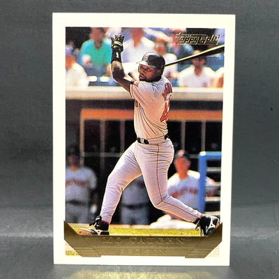 1993 TOPPS GOLD MO VAUGHN #51 (BOSTON RED SOX) - Image 1 of 2