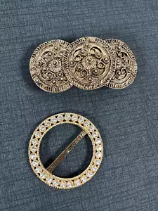 Lotto di 2 fibbie da cintura vintage strass tono oro boho dichiarazione grossa - Foto 1 di 9