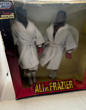 ALI VS FRAZIER Starting Lineup Timeless Legends Boxing Action Figures Box Damagd