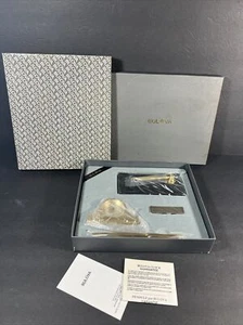 Vintage Retro Bulova Alarm Desk Clock with Pen & Pen Holder Gold Tone B7227 - Picture 1 of 19