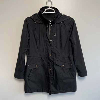 Chaqueta anorak London Fog negra con capucha sarga resistente al agua para mujer talla grande Foto 1 de 4